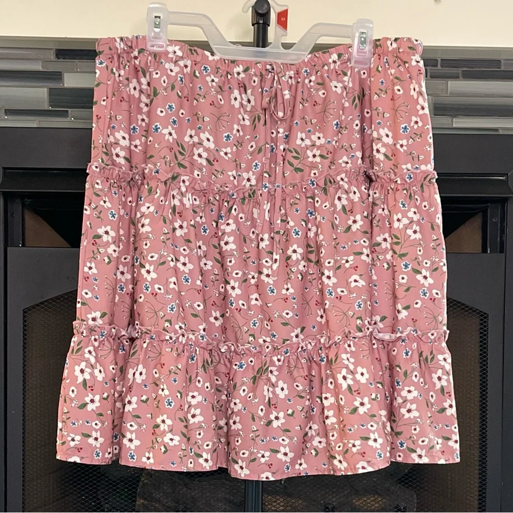 SHEIN Plus Size Off Shoulder Frill Trim Top & White & Floral Layered Skirt Set - Picture 3 of 4